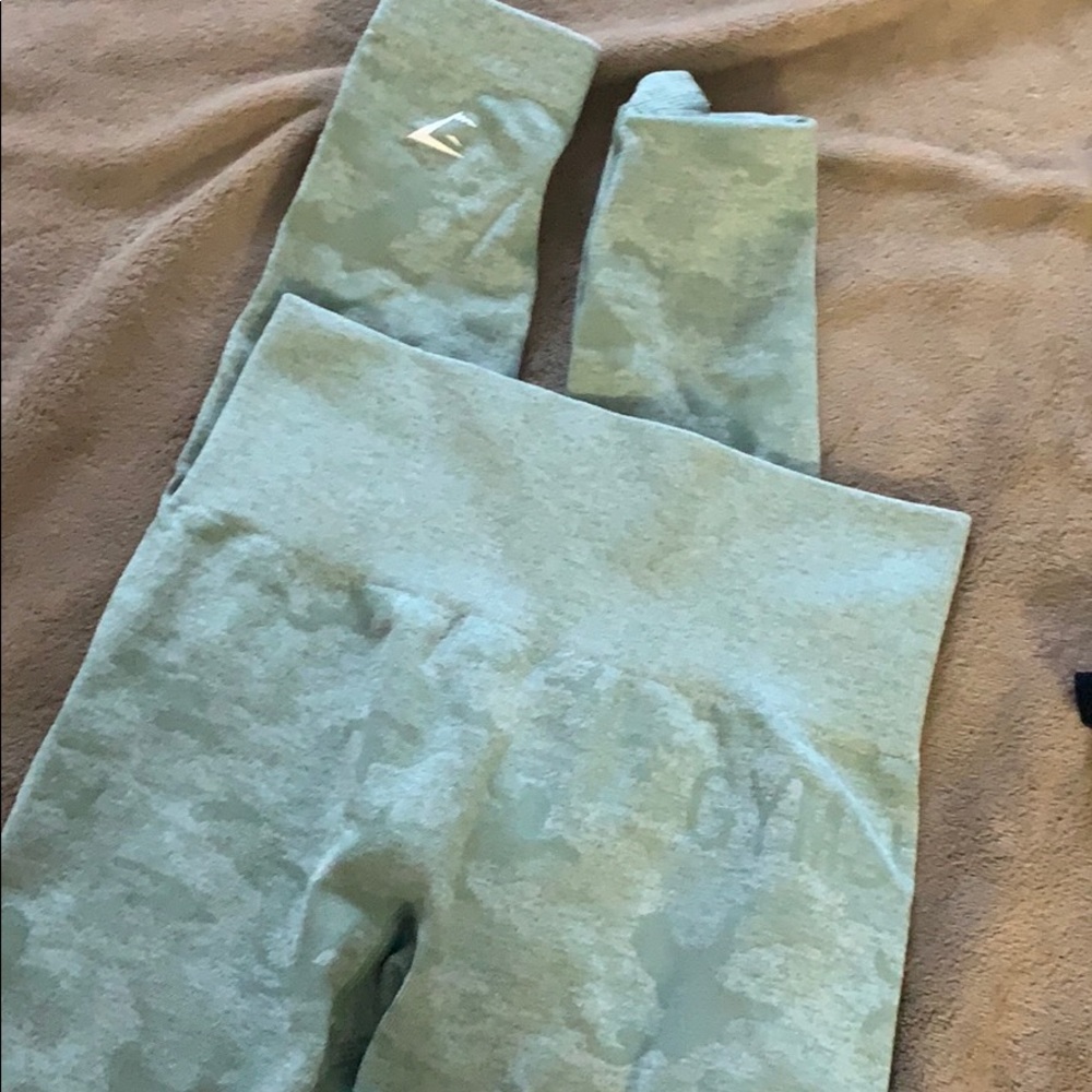 Green cameo leggings